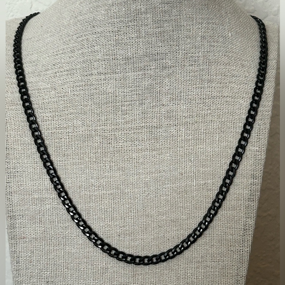 23.25” Cuban Style Chain - Picture 2 of 3